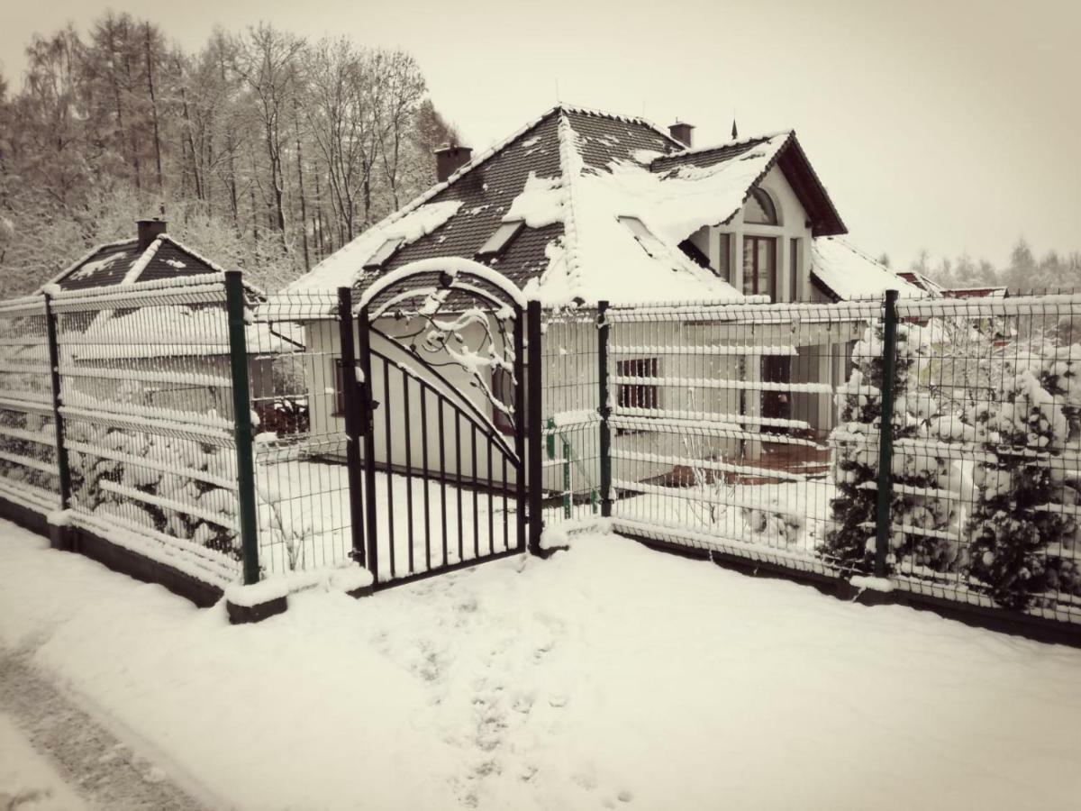 Nibylandia Dom Pod Lasem Nowa Wies Grodziska Exteriör bild